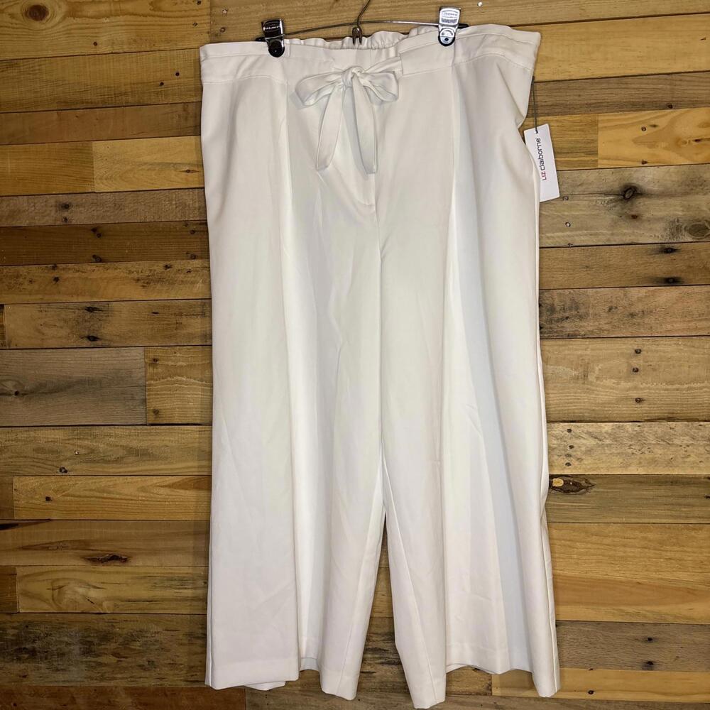 Liz Claiborne Cropped Chino Pants Women 22 NWT White Elegant Clean Timeless